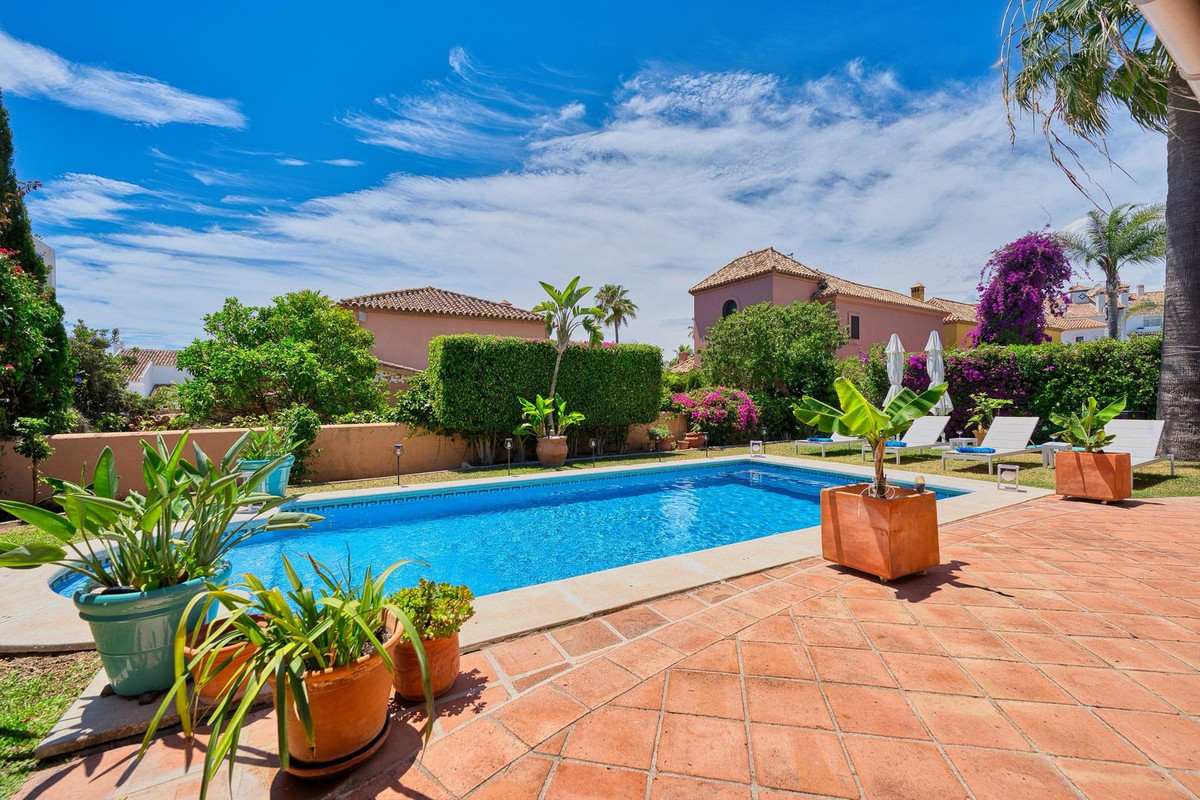 Se vende Villa - Chalet de 3 dormitorios en Costa Del Sol, Málaga, España
