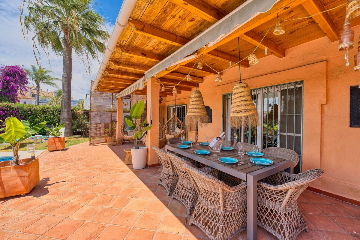 Se vende Villa - Chalet de 3 dormitorios en Costa Del Sol, Málaga, España