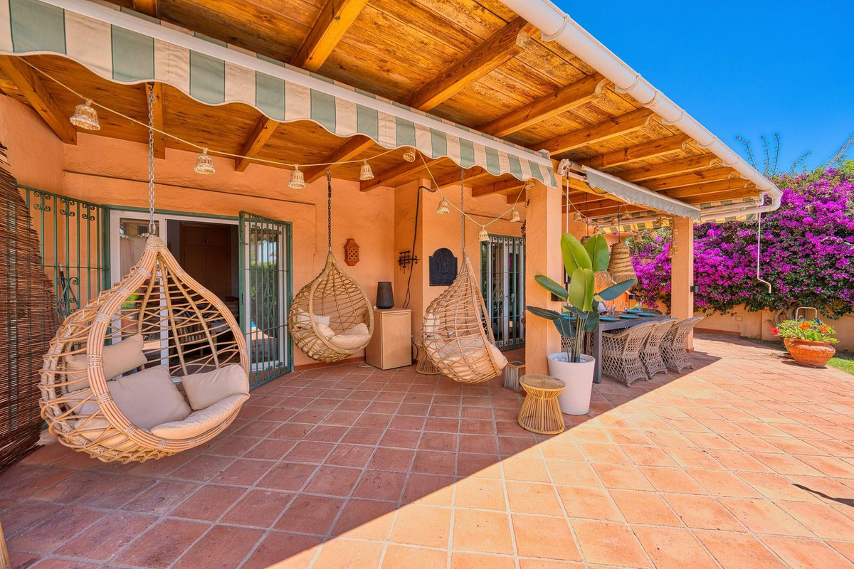 Se vende Villa - Chalet de 3 dormitorios en Costa Del Sol, Málaga, España