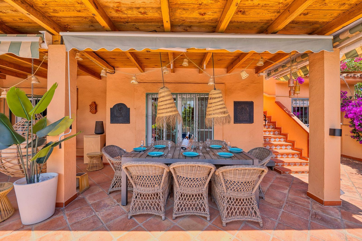 Se vende Villa - Chalet de 3 dormitorios en Costa Del Sol, Málaga, España