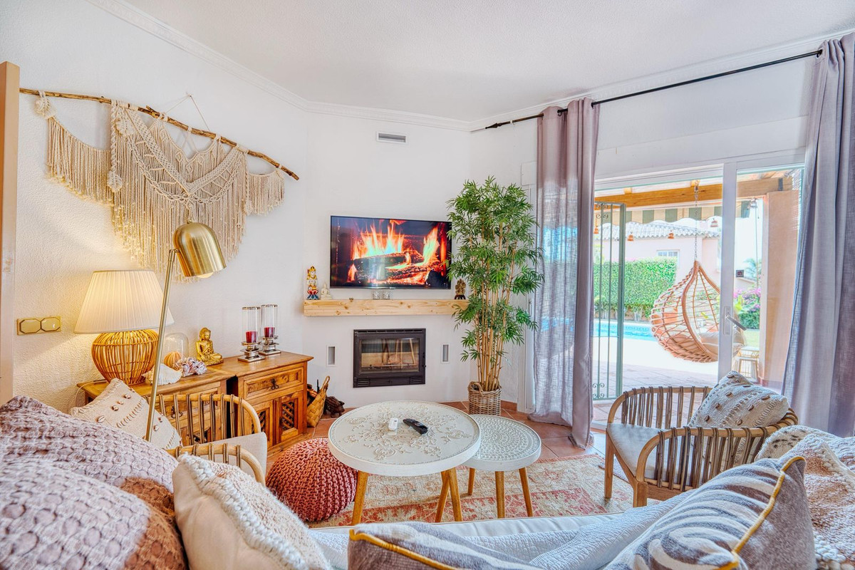 Se vende Villa - Chalet de 3 dormitorios en Costa Del Sol, Málaga, España