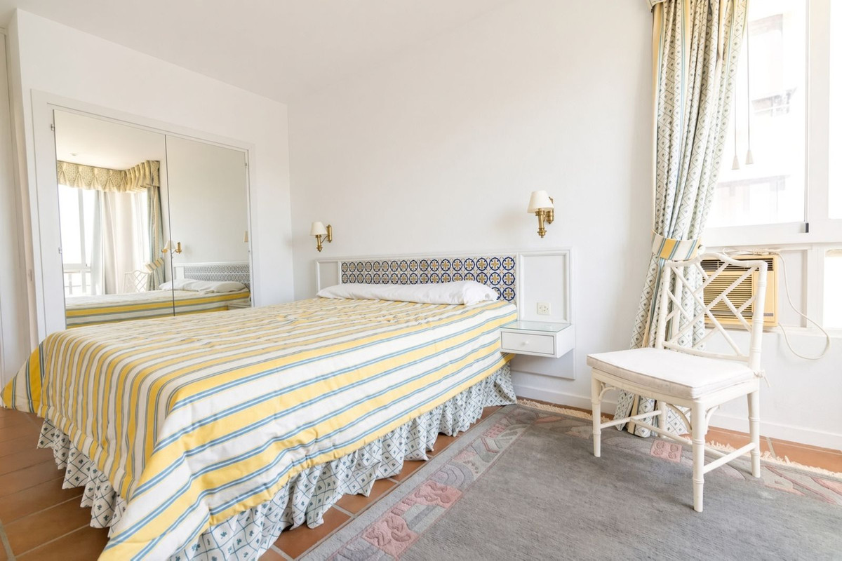 Se vende Apartamento Planta Media de 2 dormitorios en Costa Del Sol, Málaga, España