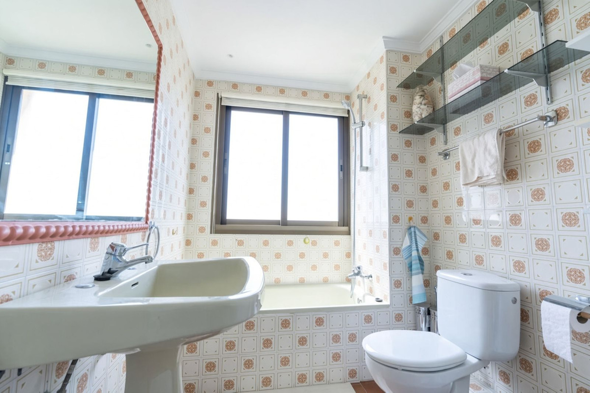 Se vende Apartamento Planta Media de 2 dormitorios en Costa Del Sol, Málaga, España