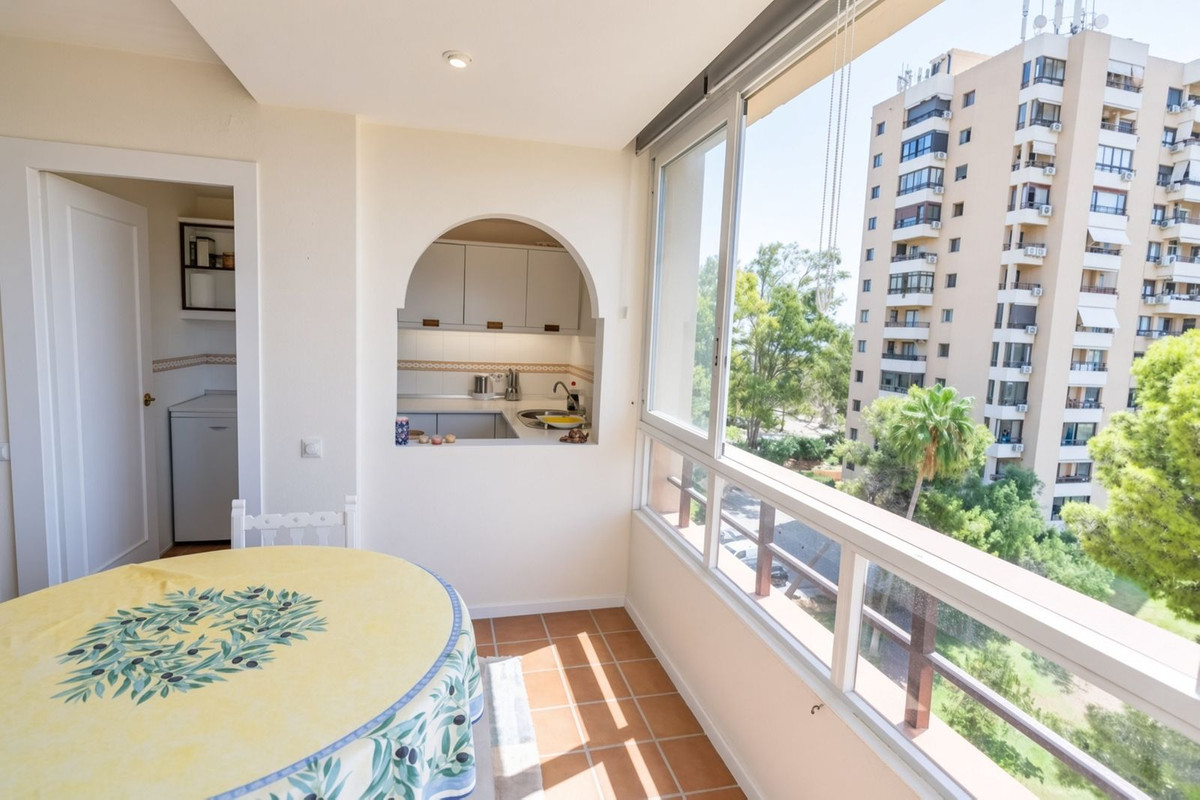 Se vende Apartamento Planta Media de 2 dormitorios en Costa Del Sol, Málaga, España