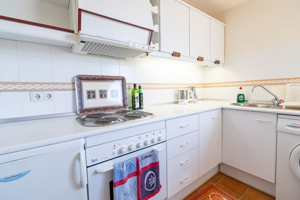 Se vende Apartamento Planta Media de 2 dormitorios en Costa Del Sol, Málaga, España