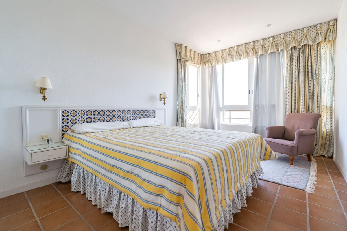 Se vende Apartamento Planta Media de 2 dormitorios en Costa Del Sol, Málaga, España