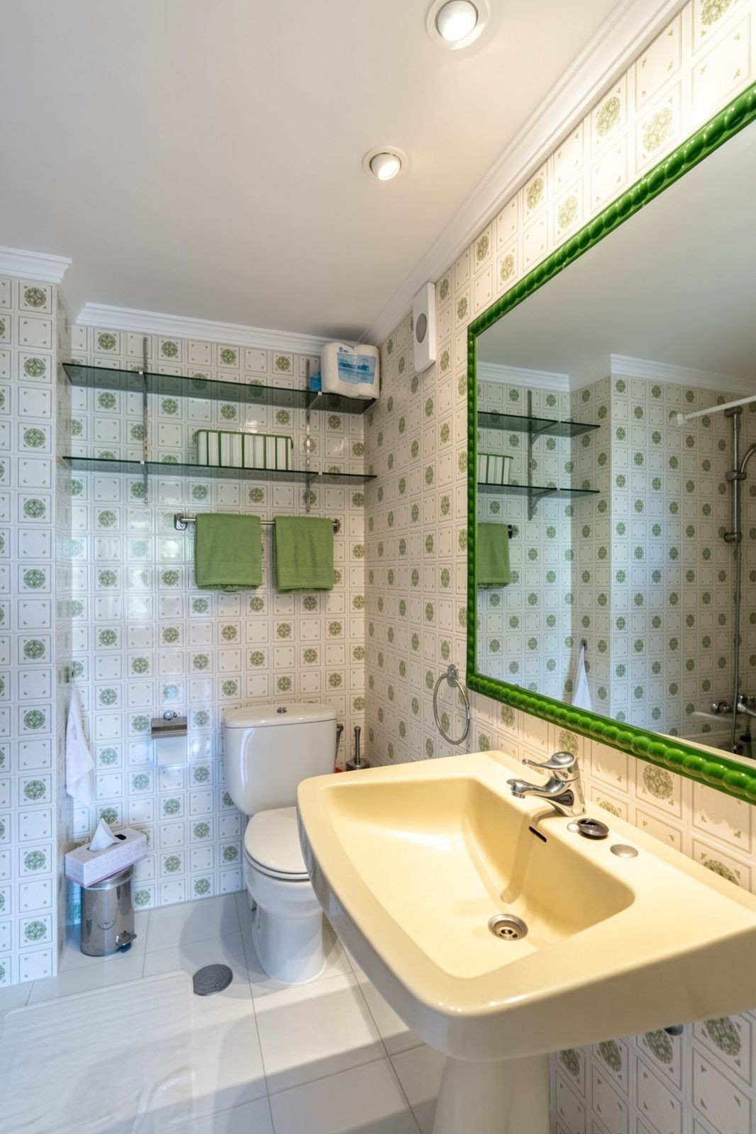 Se vende Apartamento Planta Media de 2 dormitorios en Costa Del Sol, Málaga, España