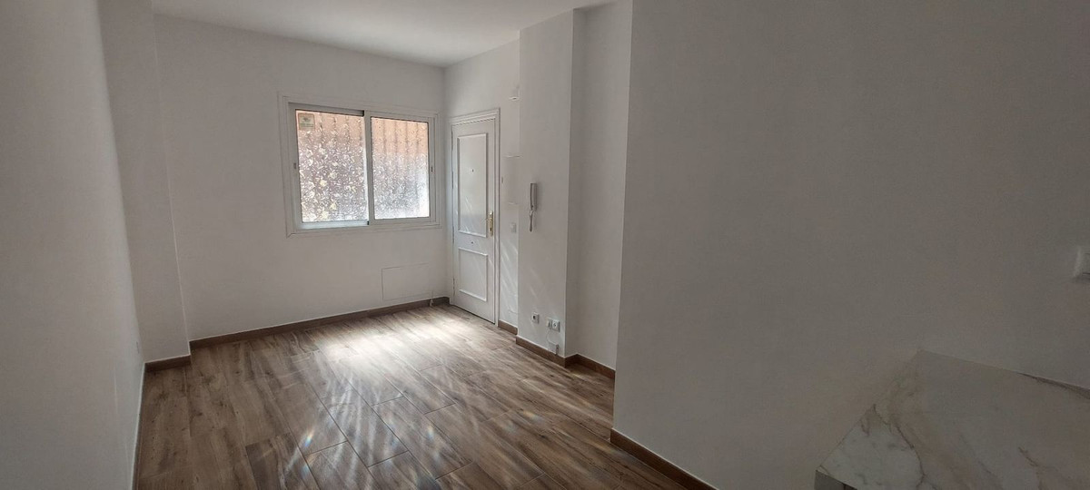 2 Bed Apartment for sale in Fuengirola Costa Del Sol, Málaga, Spain