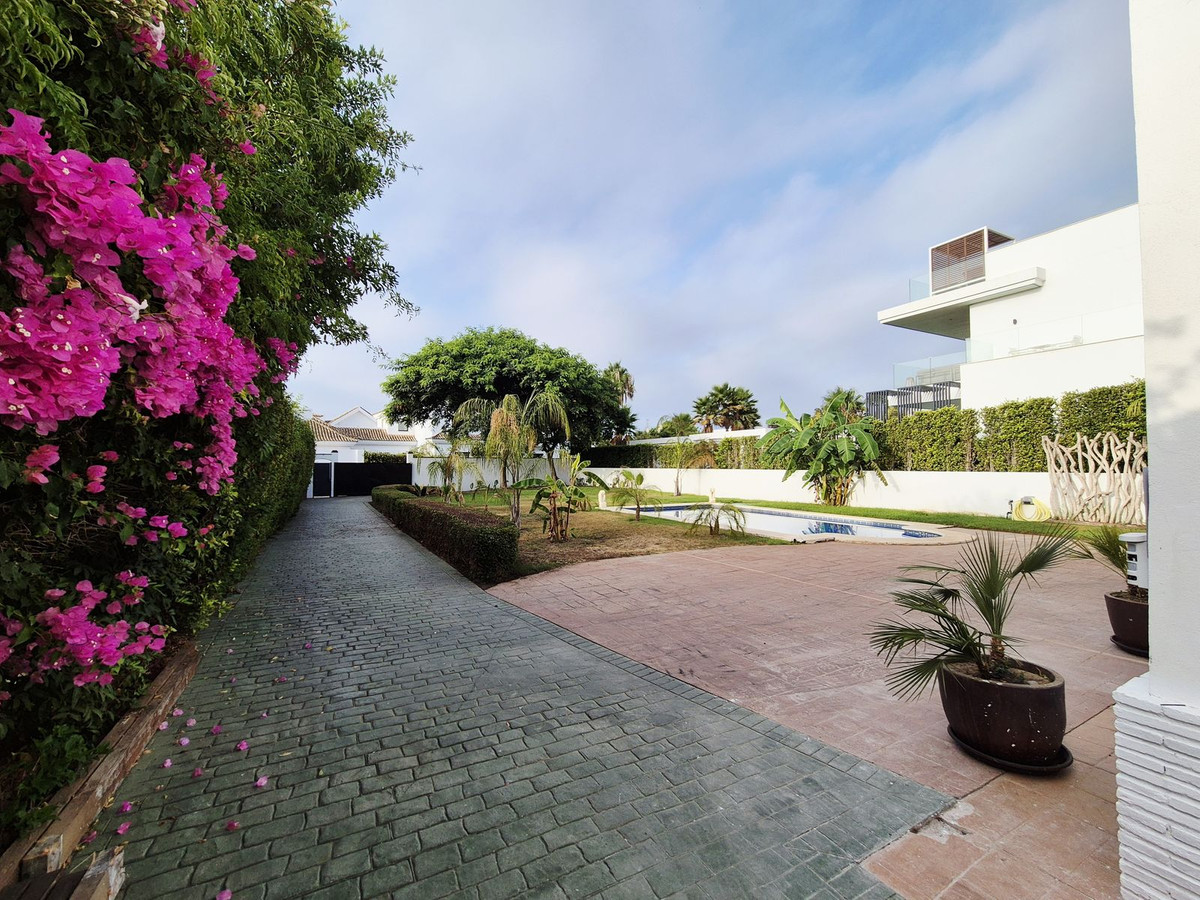 4 Bed Townhouse for sale in Guadalmina Baja Costa Del Sol, Málaga, Spain