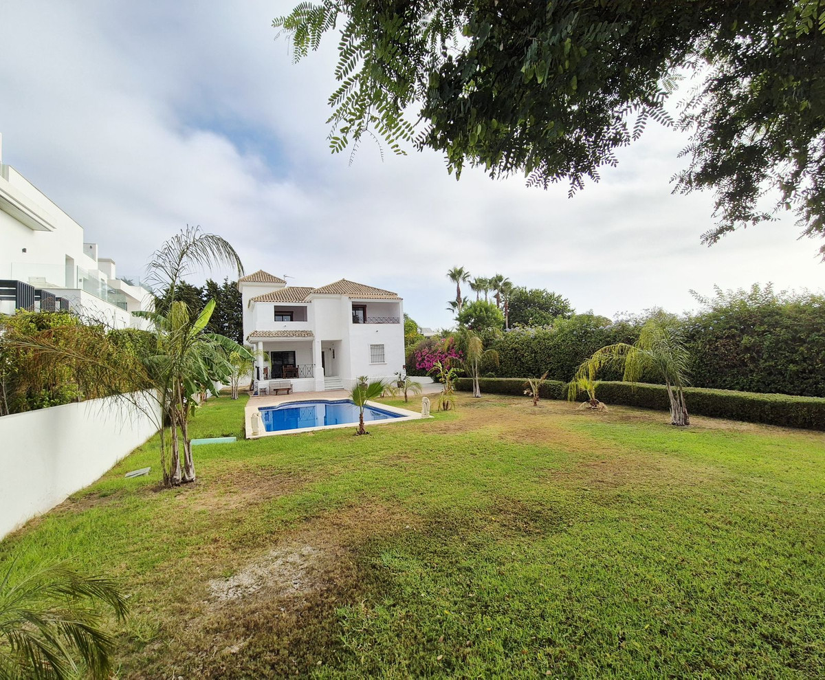 4 Bed Townhouse for sale in Guadalmina Baja Costa Del Sol, Málaga, Spain