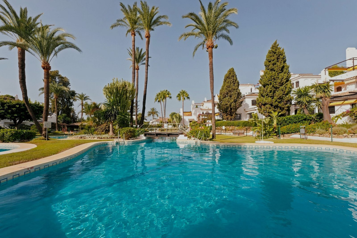 2 Bed Apartment for sale in Nueva Andalucía Costa Del Sol, Málaga, Spain