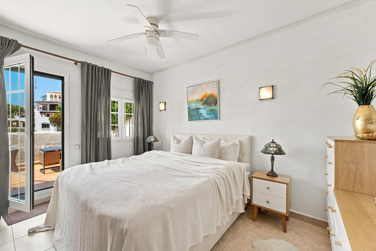 2 Bed Apartment for sale in Nueva Andalucía Costa Del Sol, Málaga, Spain