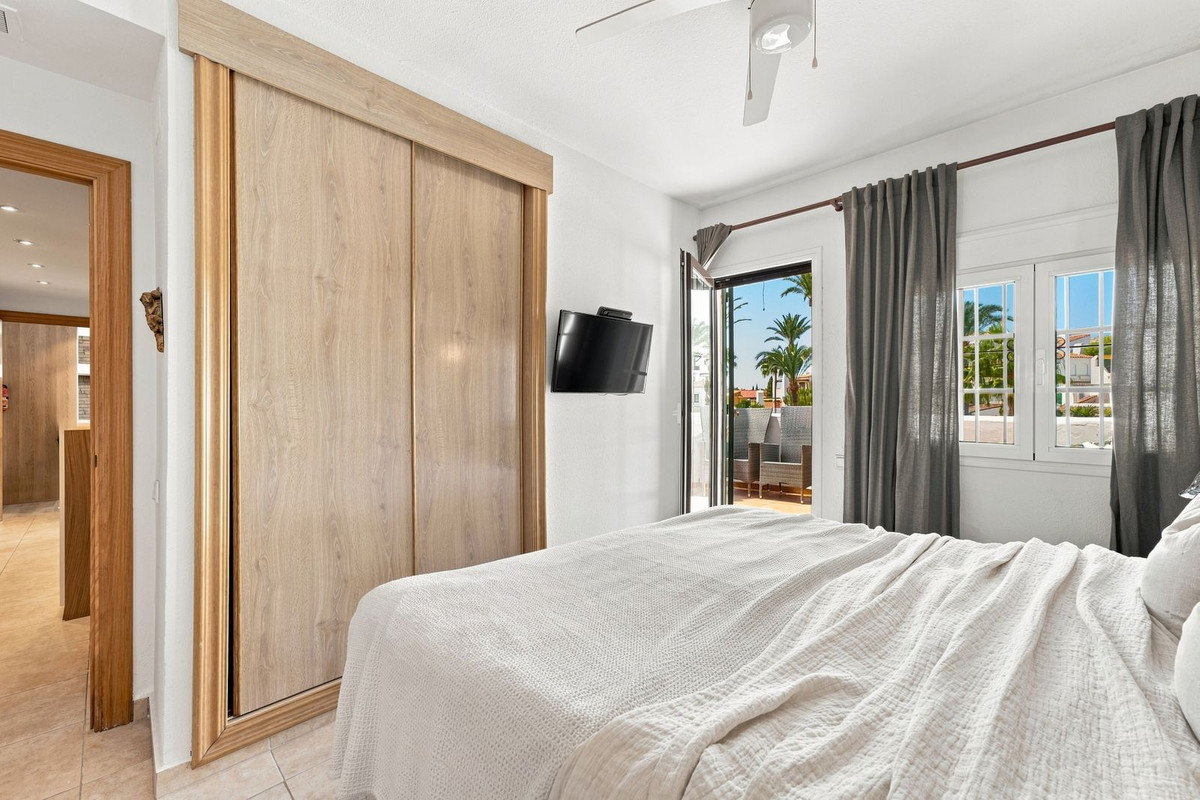 2 Bed Apartment for sale in Nueva Andalucía Costa Del Sol, Málaga, Spain