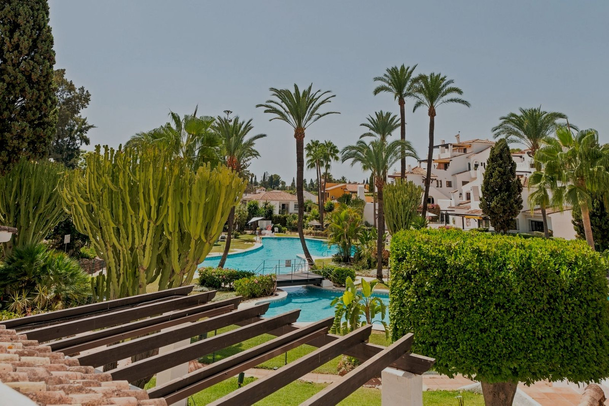 2 Bed Apartment for sale in Nueva Andalucía Costa Del Sol, Málaga, Spain