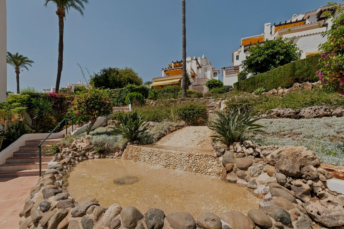 2 Bed Apartment for sale in Nueva Andalucía Costa Del Sol, Málaga, Spain