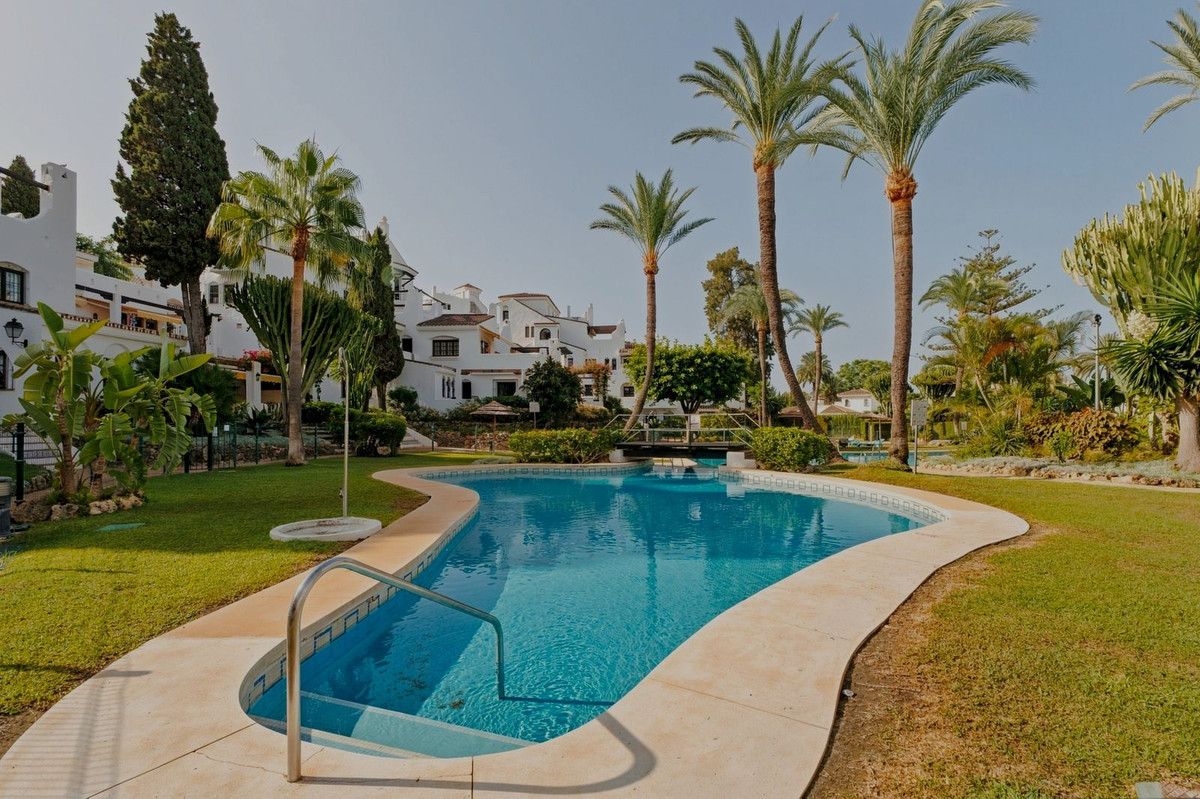 2 Bed Apartment for sale in Nueva Andalucía Costa Del Sol, Málaga, Spain