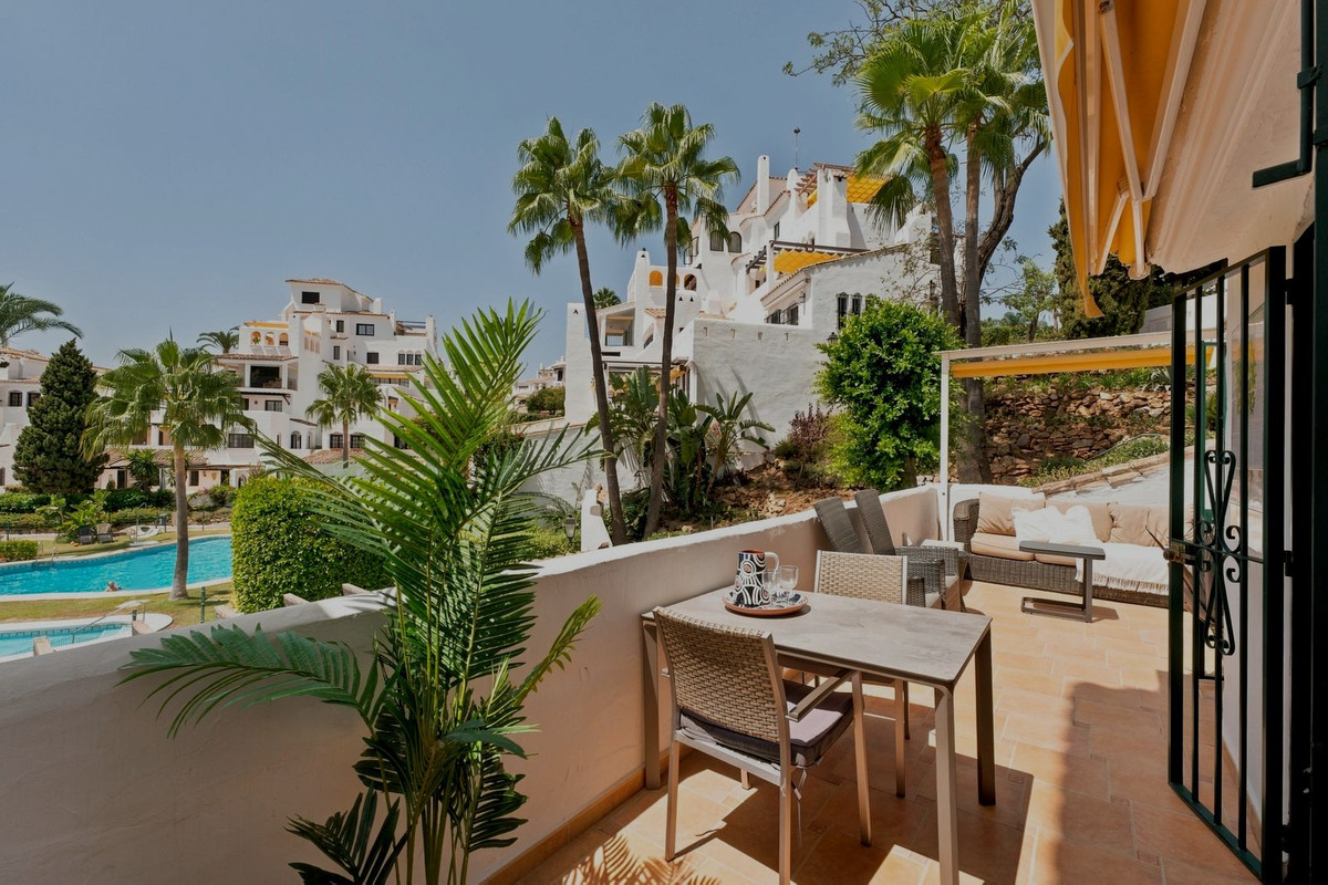 2 Bed Apartment for sale in Nueva Andalucía Costa Del Sol, Málaga, Spain