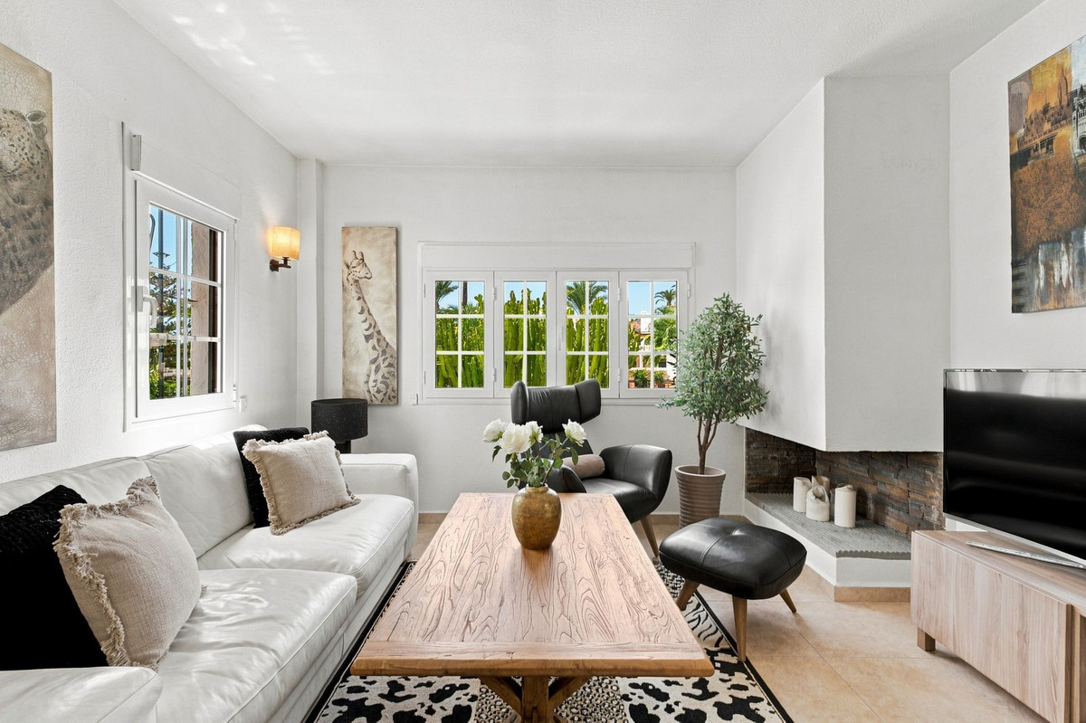 2 Bed Apartment for sale in Nueva Andalucía Costa Del Sol, Málaga, Spain