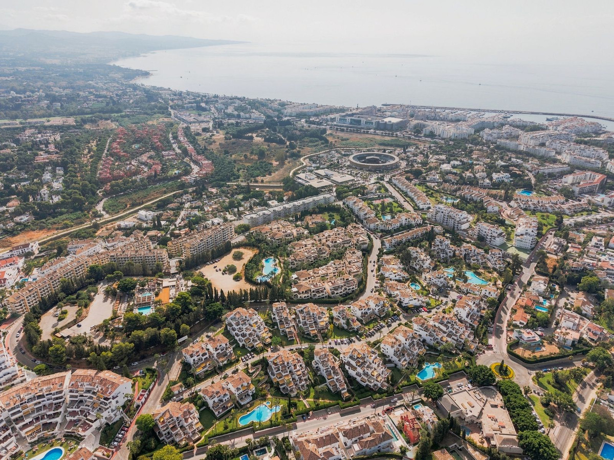 2 Bed Apartment for sale in Nueva Andalucía Costa Del Sol, Málaga, Spain