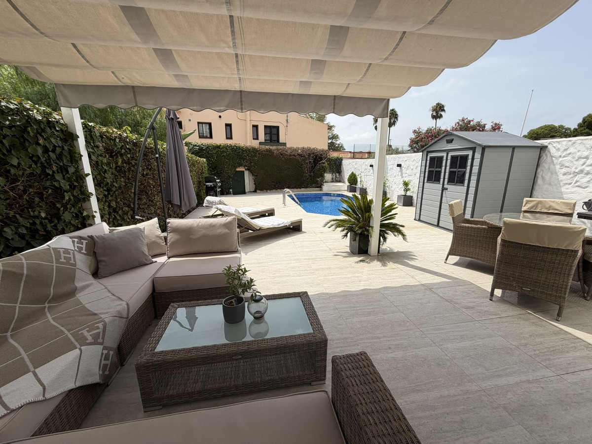 2 Bed Apartment for sale in El Paraiso Costa Del Sol, Málaga, Spain