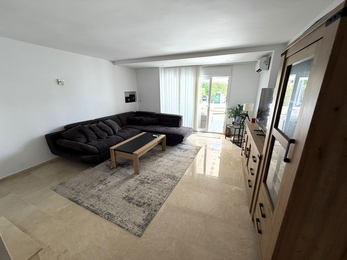 2 Bed Apartment for sale in El Paraiso Costa Del Sol, Málaga, Spain
