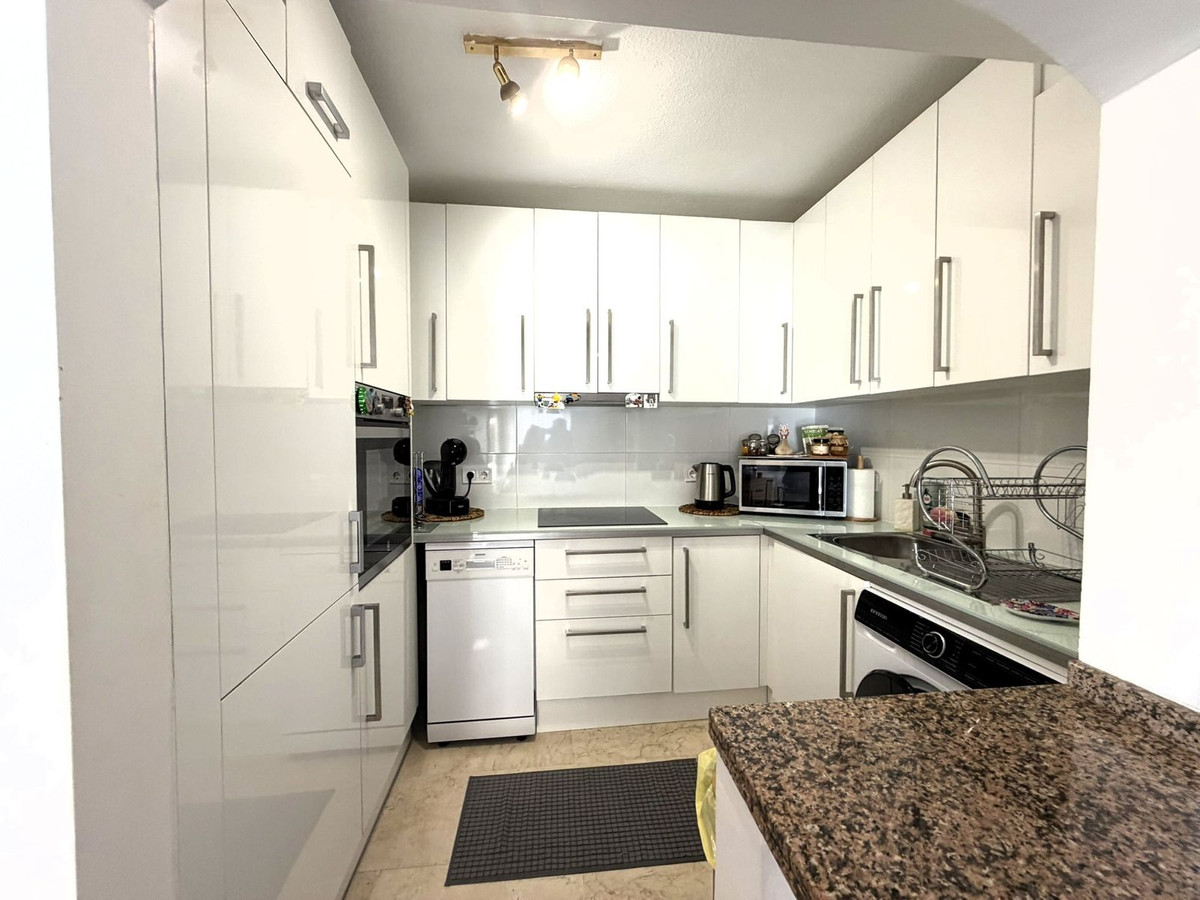 2 Bed Apartment for sale in El Paraiso Costa Del Sol, Málaga, Spain