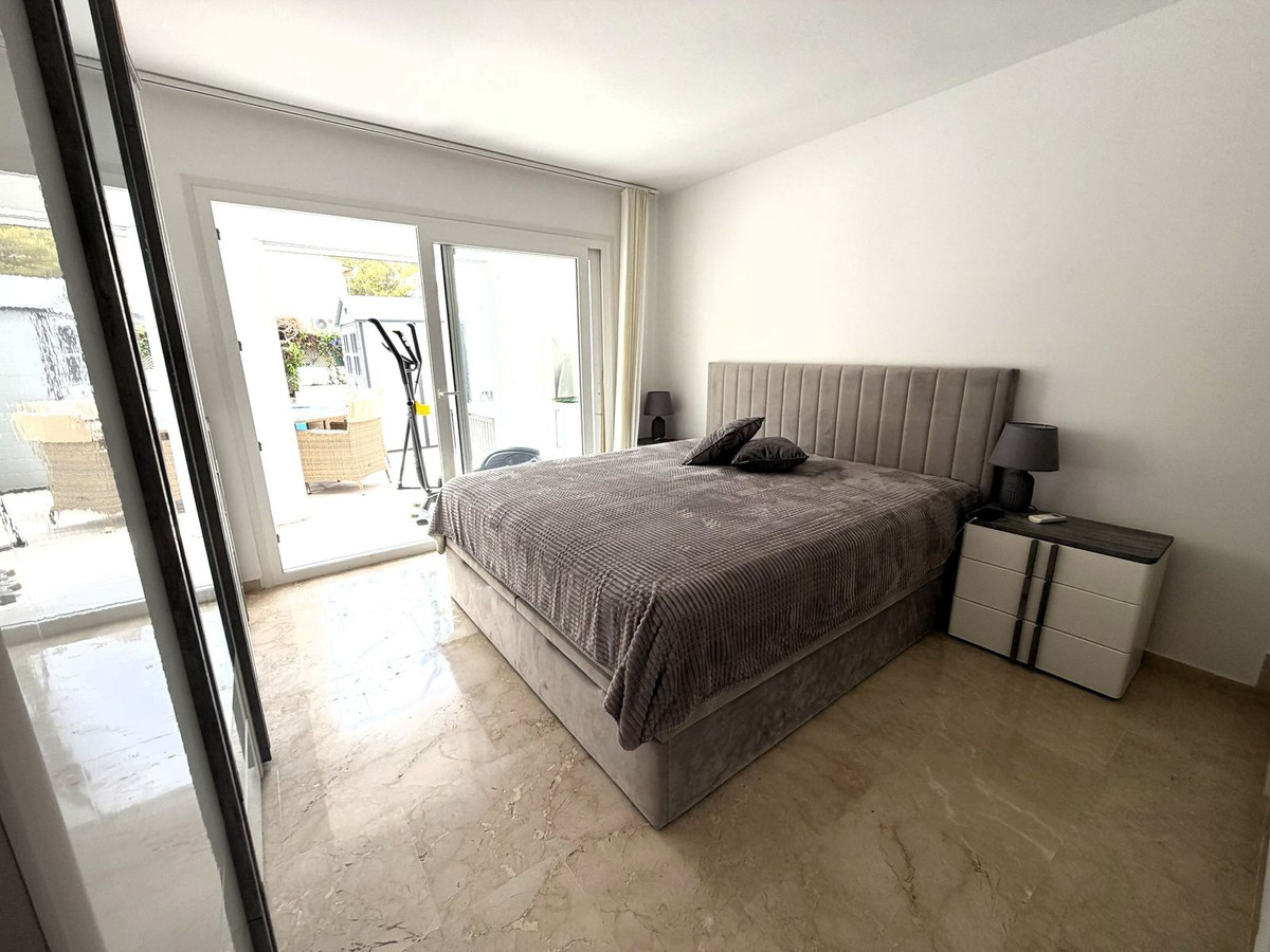 2 Bed Apartment for sale in El Paraiso Costa Del Sol, Málaga, Spain