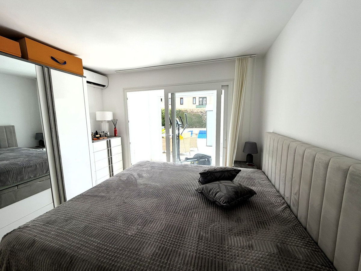 2 Bed Apartment for sale in El Paraiso Costa Del Sol, Málaga, Spain