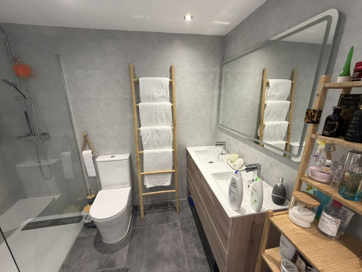 2 Bed Apartment for sale in El Paraiso Costa Del Sol, Málaga, Spain