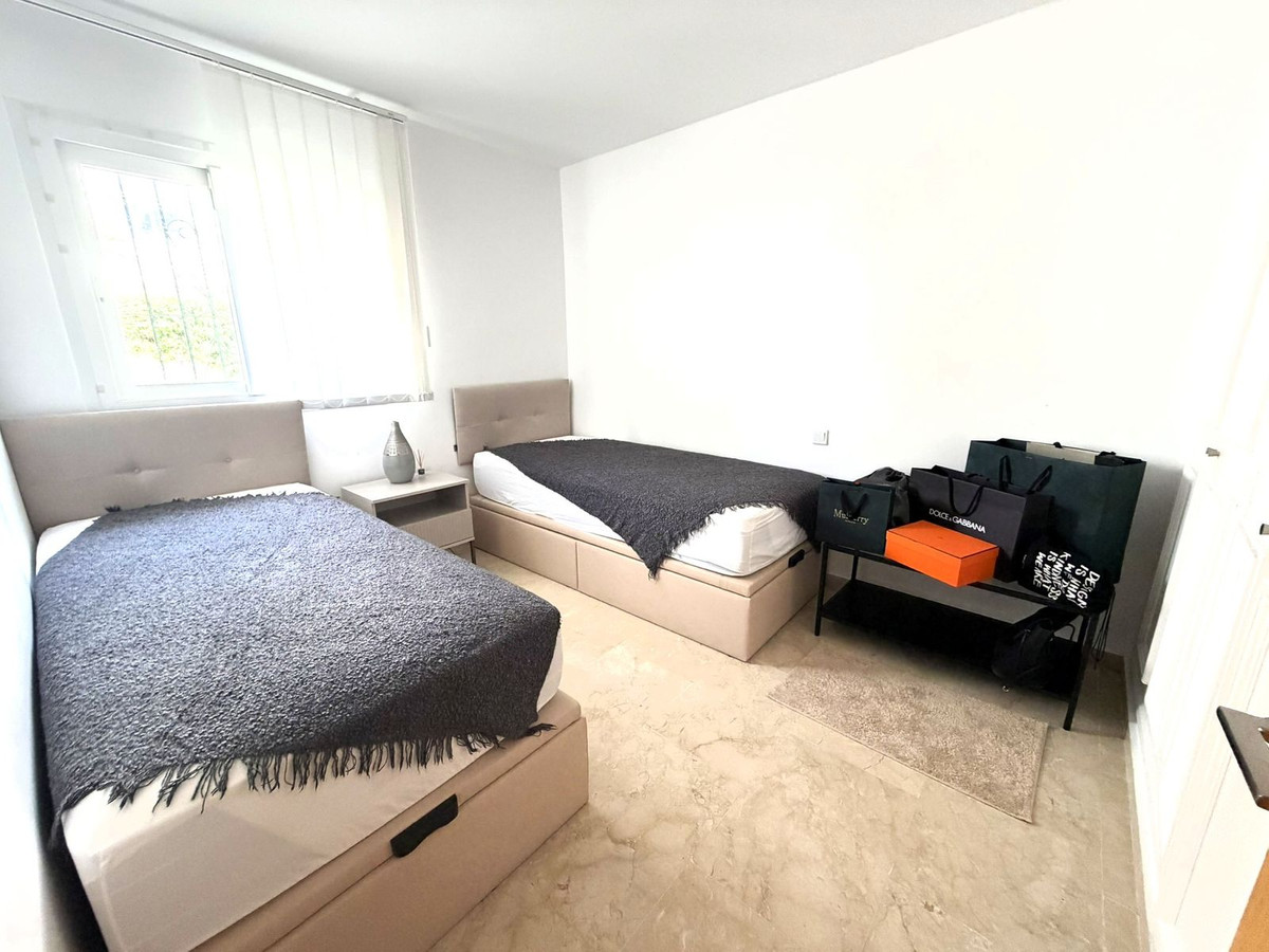 2 Bed Apartment for sale in El Paraiso Costa Del Sol, Málaga, Spain