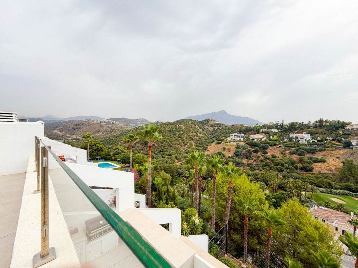 2 Bed Apartment for sale in La Quinta Costa Del Sol, Málaga, Spain