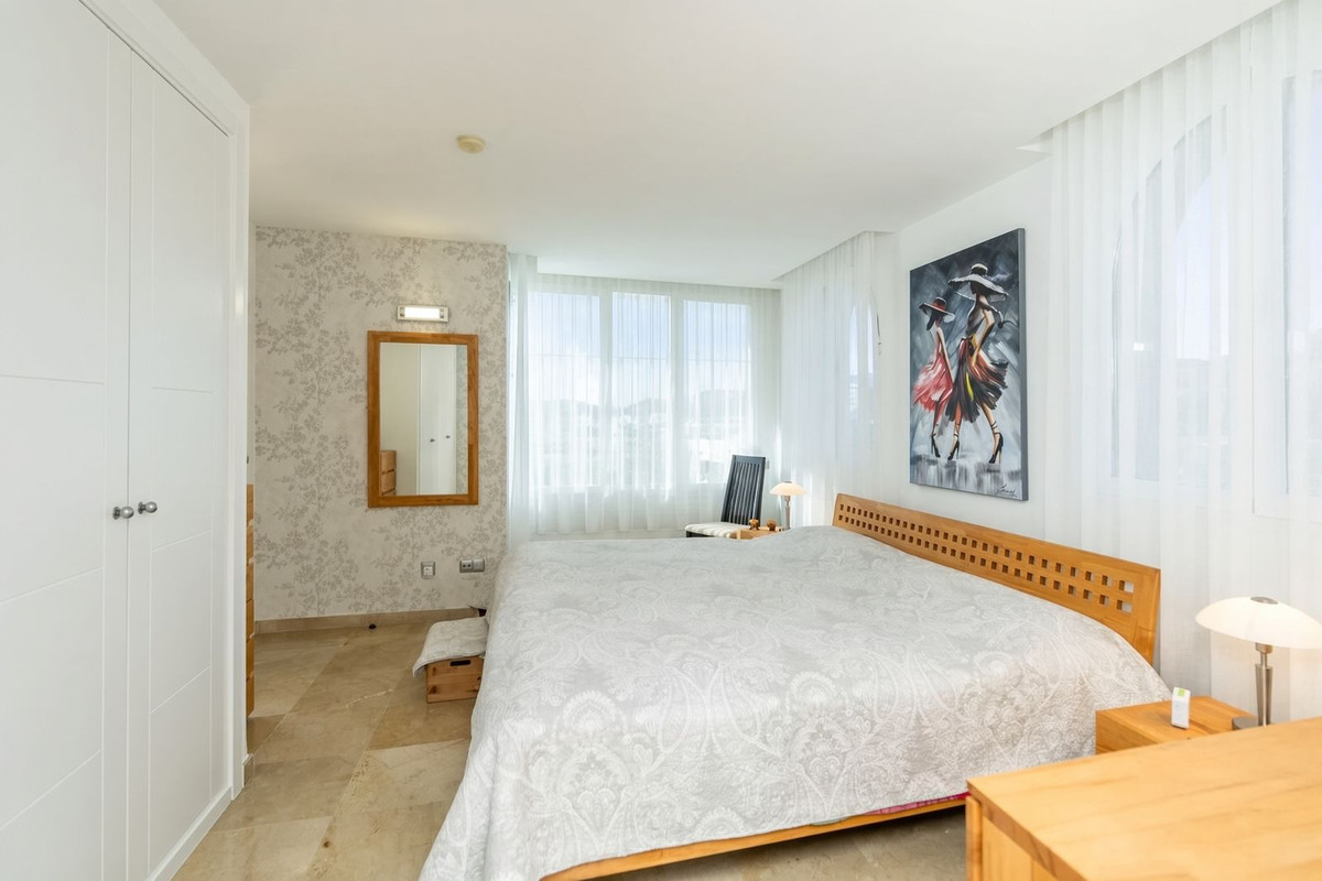 Se vende Apartamento Planta Media de 3 dormitorios en Costa Del Sol, Málaga, España
