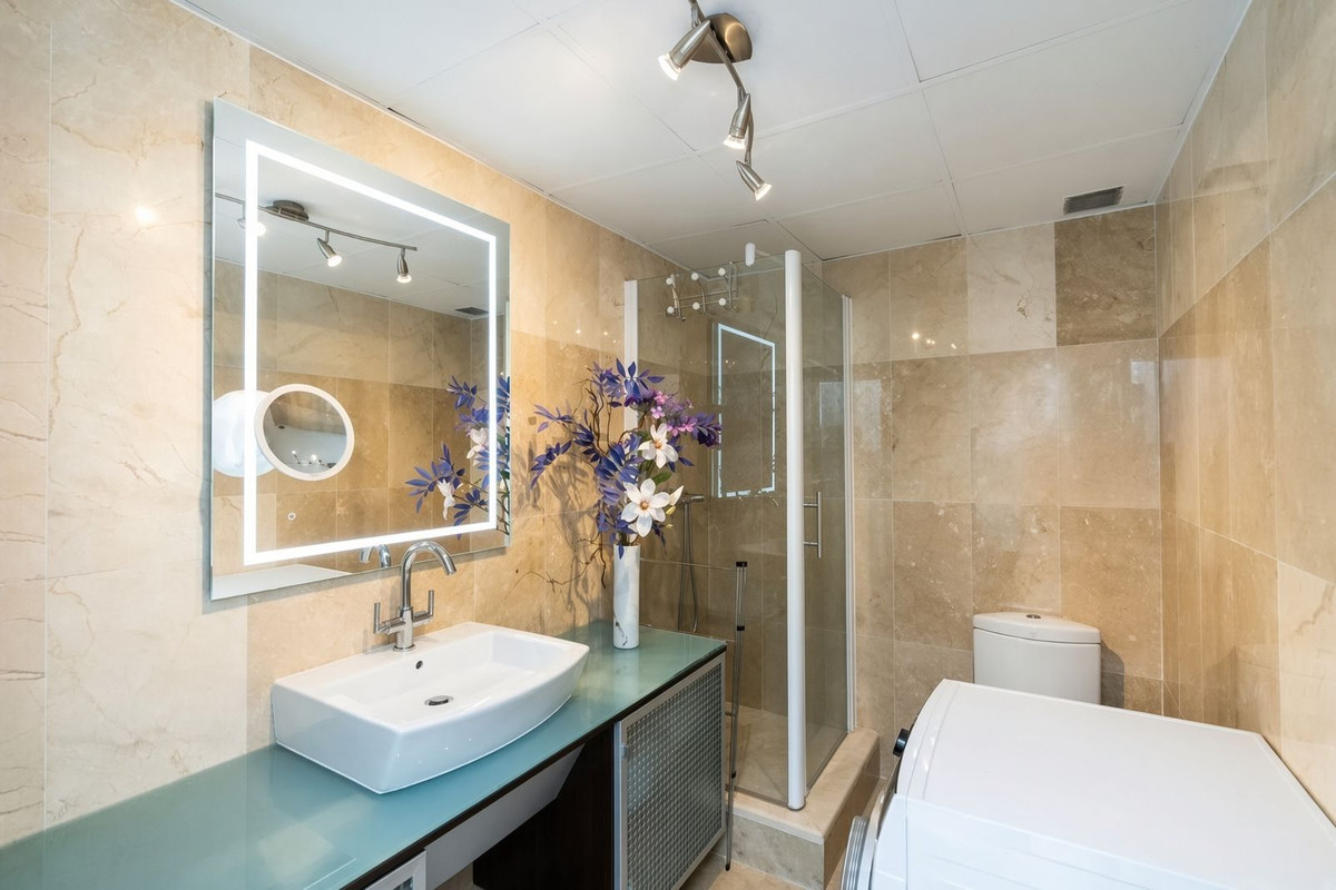 Se vende Apartamento Planta Media de 3 dormitorios en Costa Del Sol, Málaga, España