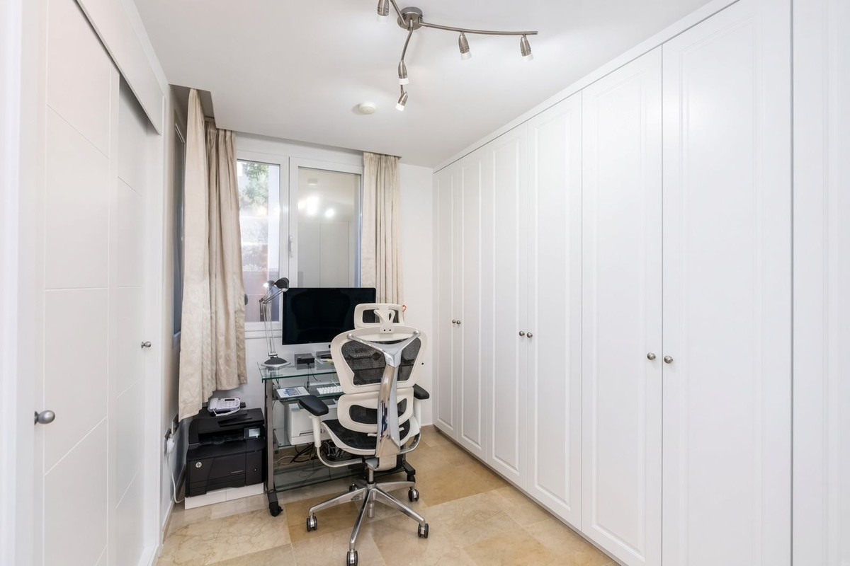Se vende Apartamento Planta Media de 3 dormitorios en Costa Del Sol, Málaga, España