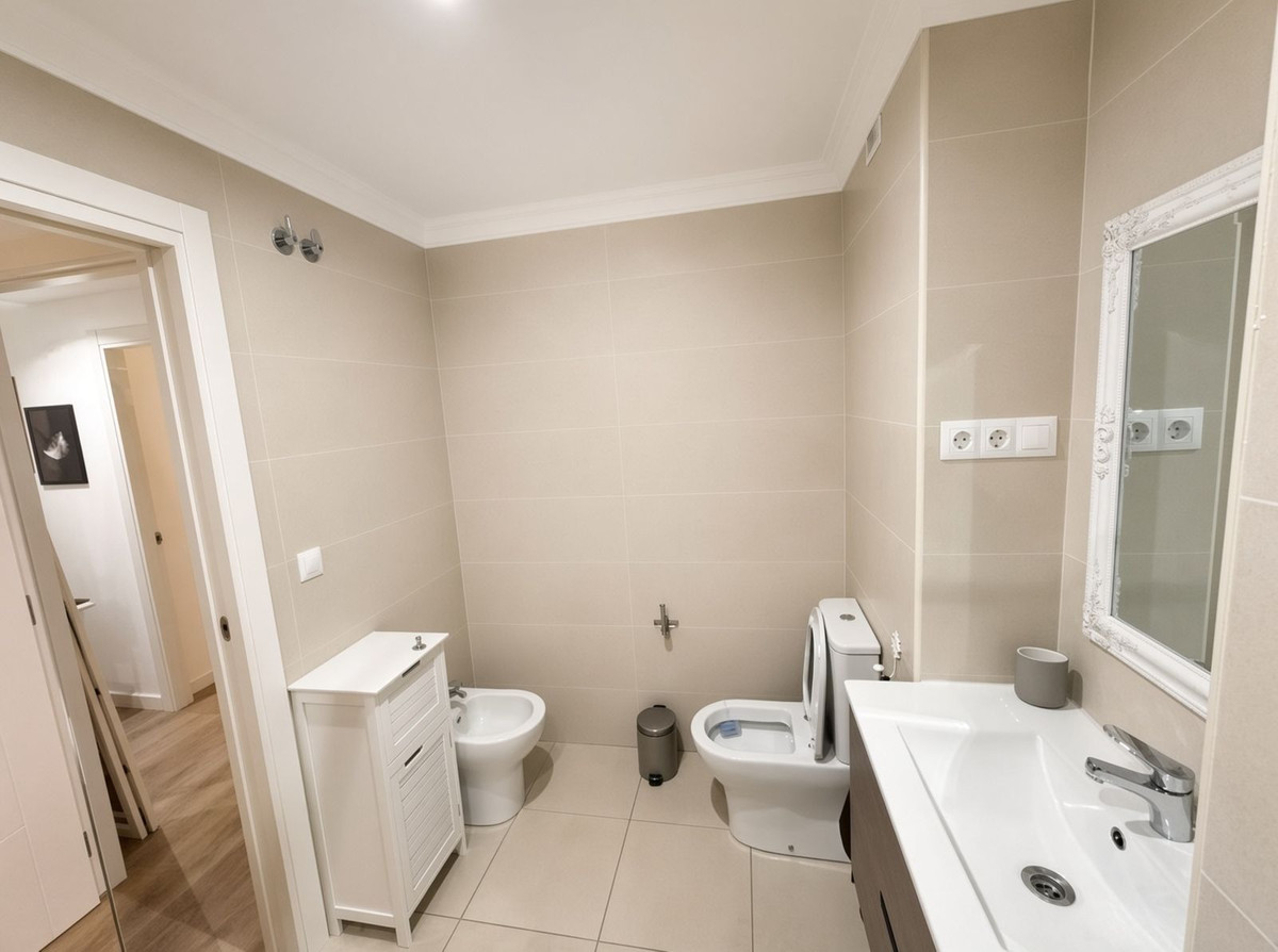 Se vende Apartamento Planta Media de 3 dormitorios en Costa Del Sol, Málaga, España