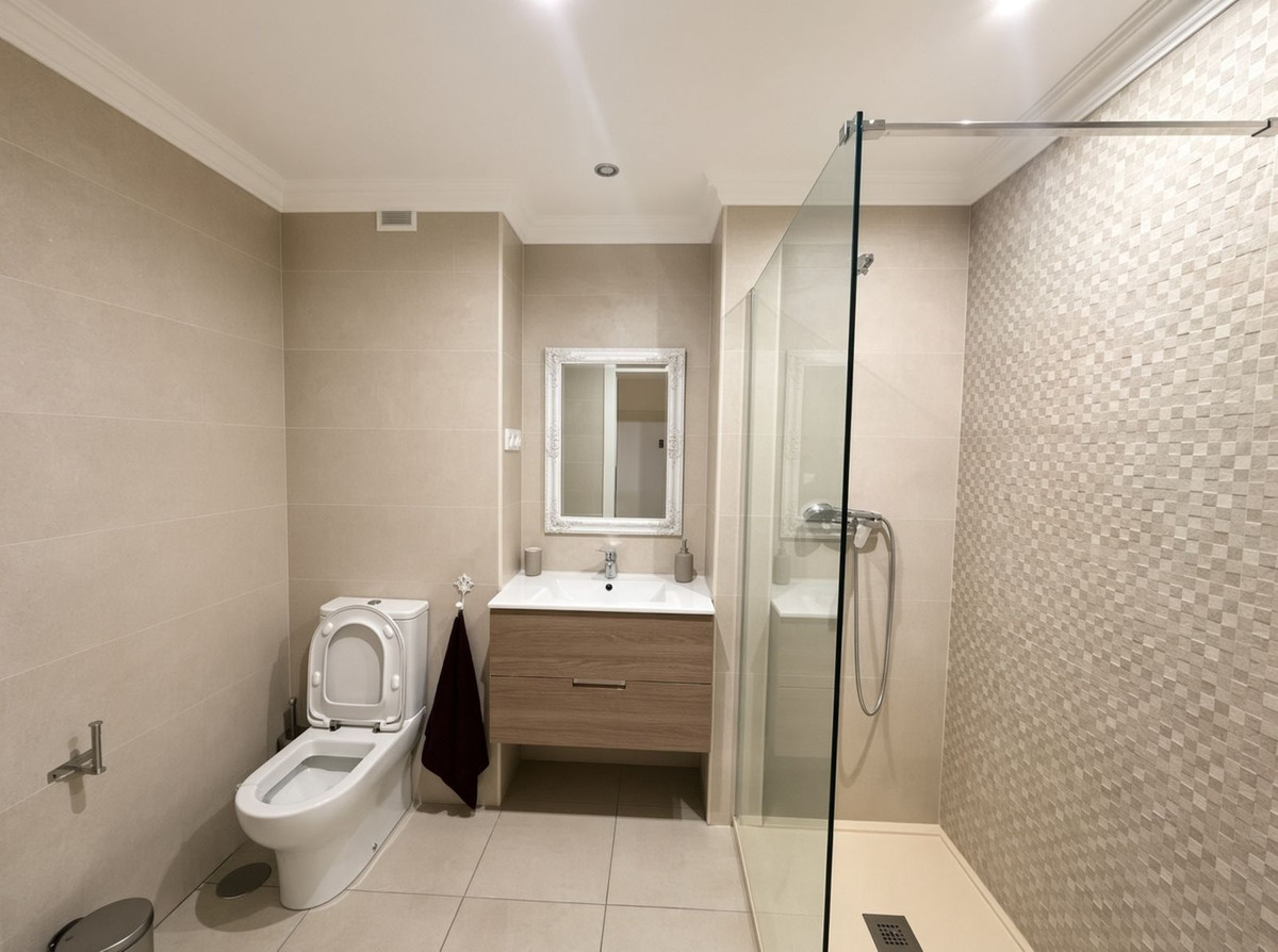 Se vende Apartamento Planta Media de 3 dormitorios en Costa Del Sol, Málaga, España