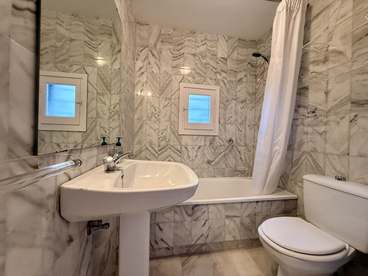 Se vende Apartamento en Planta Última de 2 dormitorios en Costa Del Sol, Málaga, España