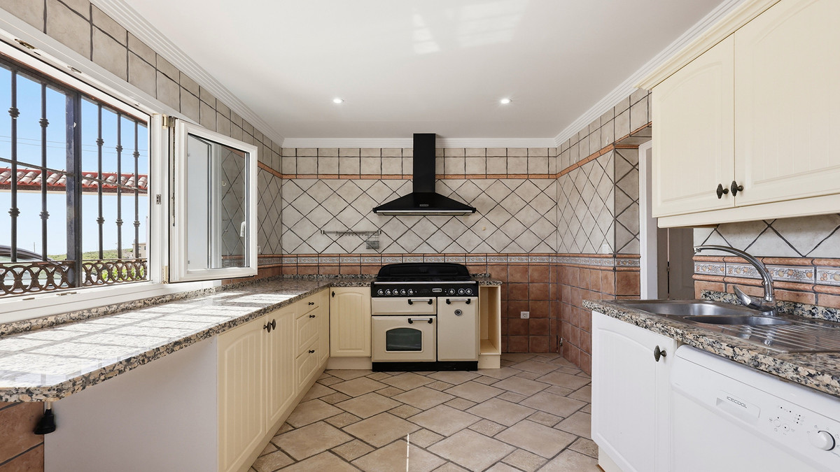 4 Bed Townhouse for sale in Manilva Costa Del Sol, Málaga, Spain