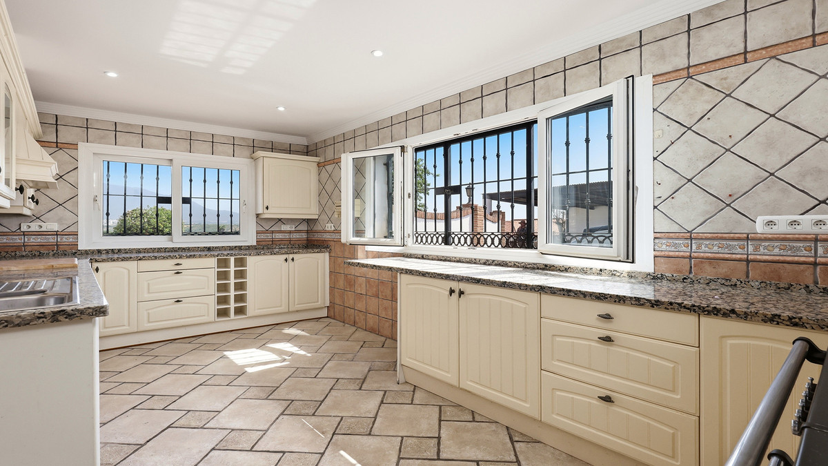 4 Bed Townhouse for sale in Manilva Costa Del Sol, Málaga, Spain