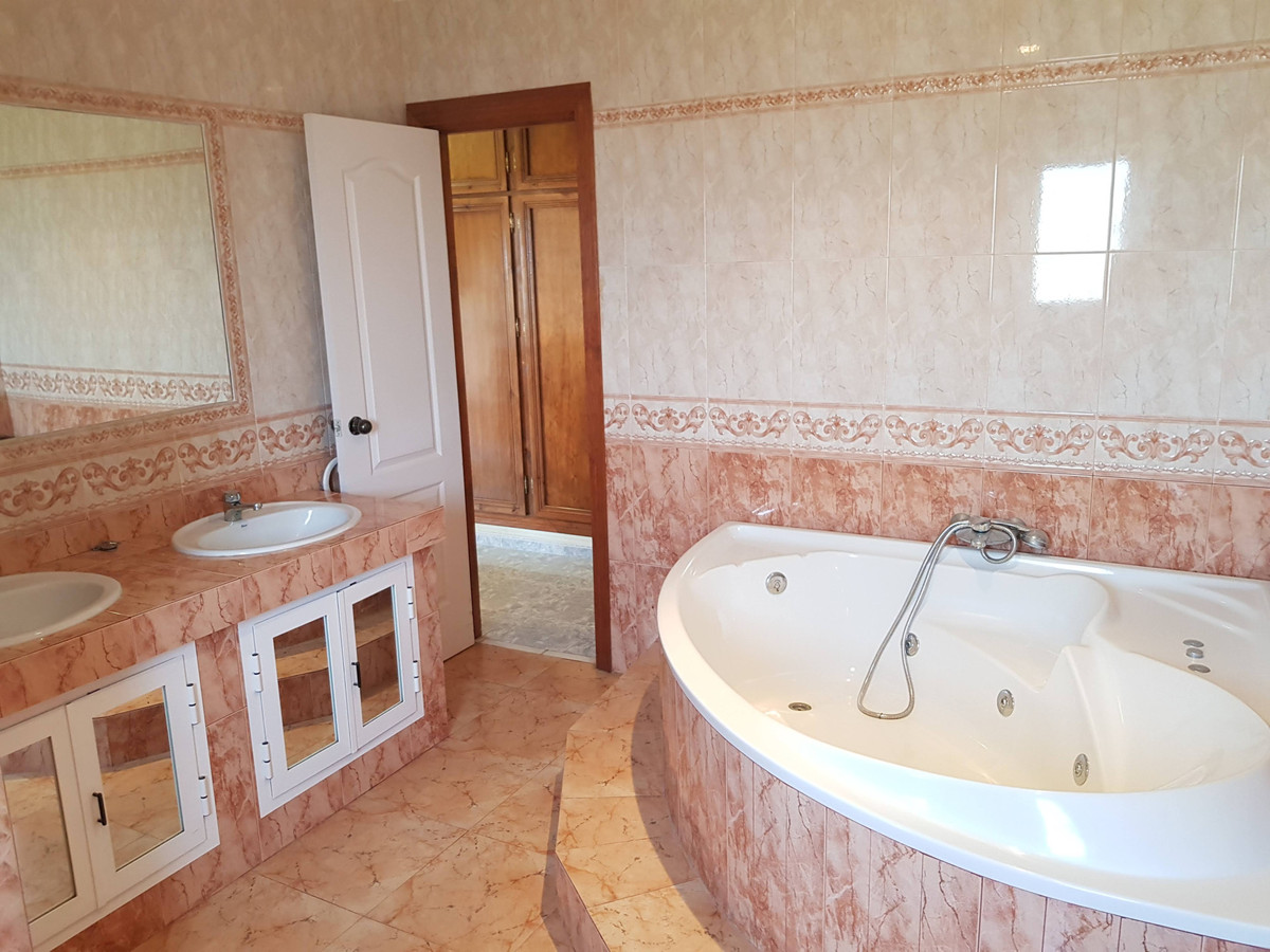 4 Bed Townhouse for sale in Manilva Costa Del Sol, Málaga, Spain