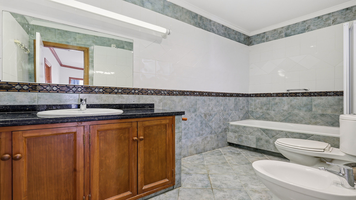 4 Bed Townhouse for sale in Manilva Costa Del Sol, Málaga, Spain