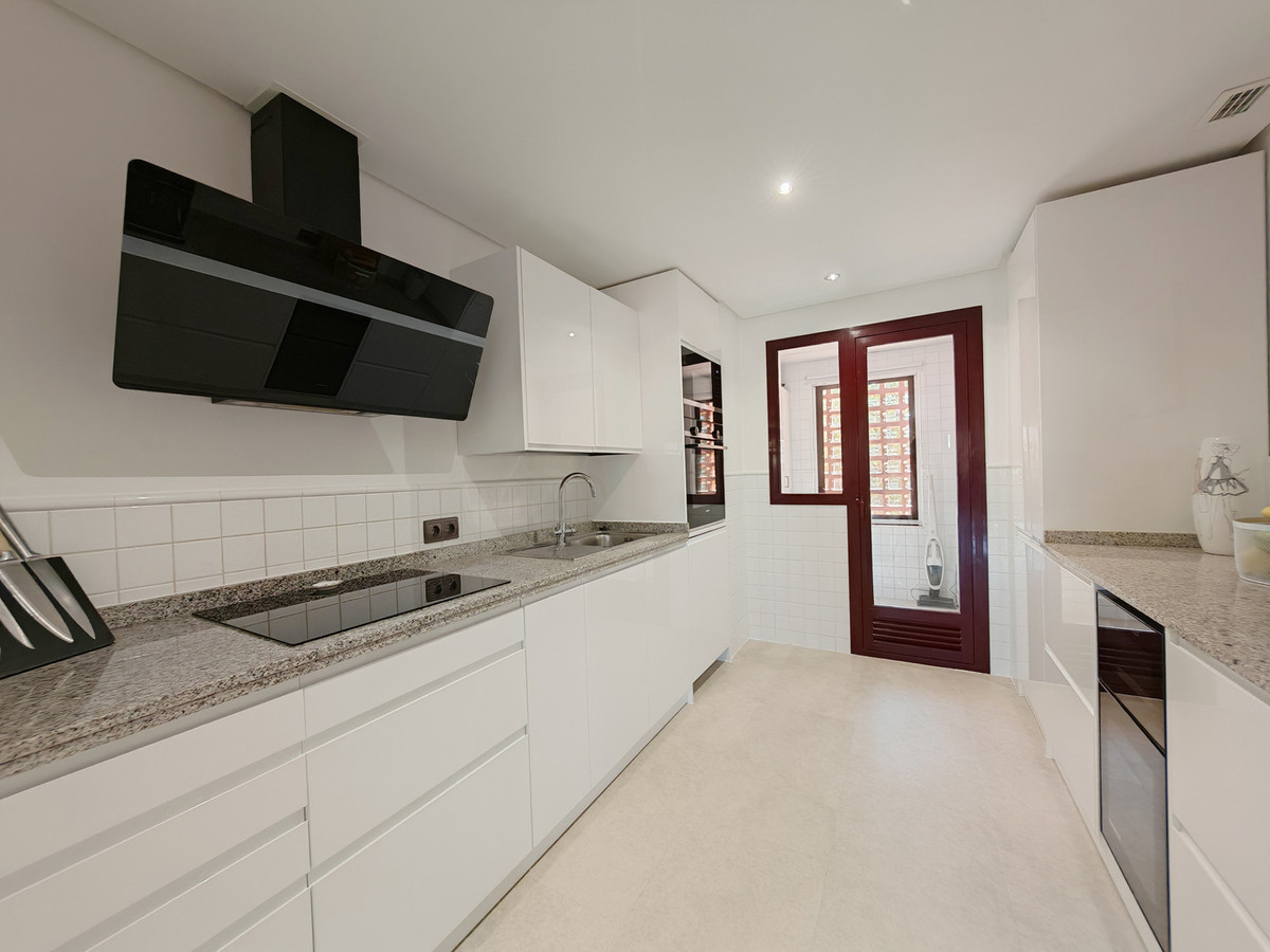 3 Bed Apartment for sale in La Mairena Costa Del Sol, Málaga, Spain