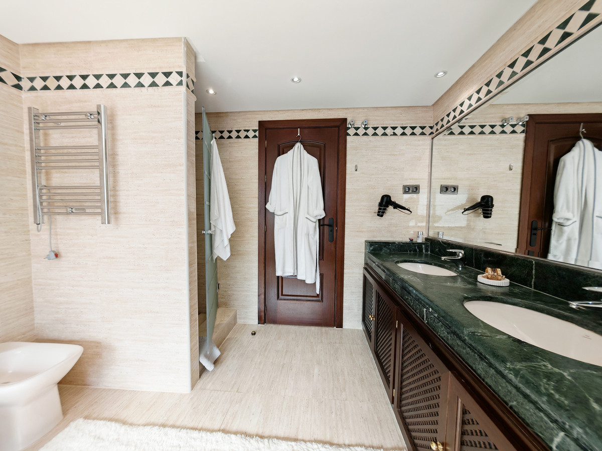 3 Bed Apartment for sale in La Mairena Costa Del Sol, Málaga, Spain