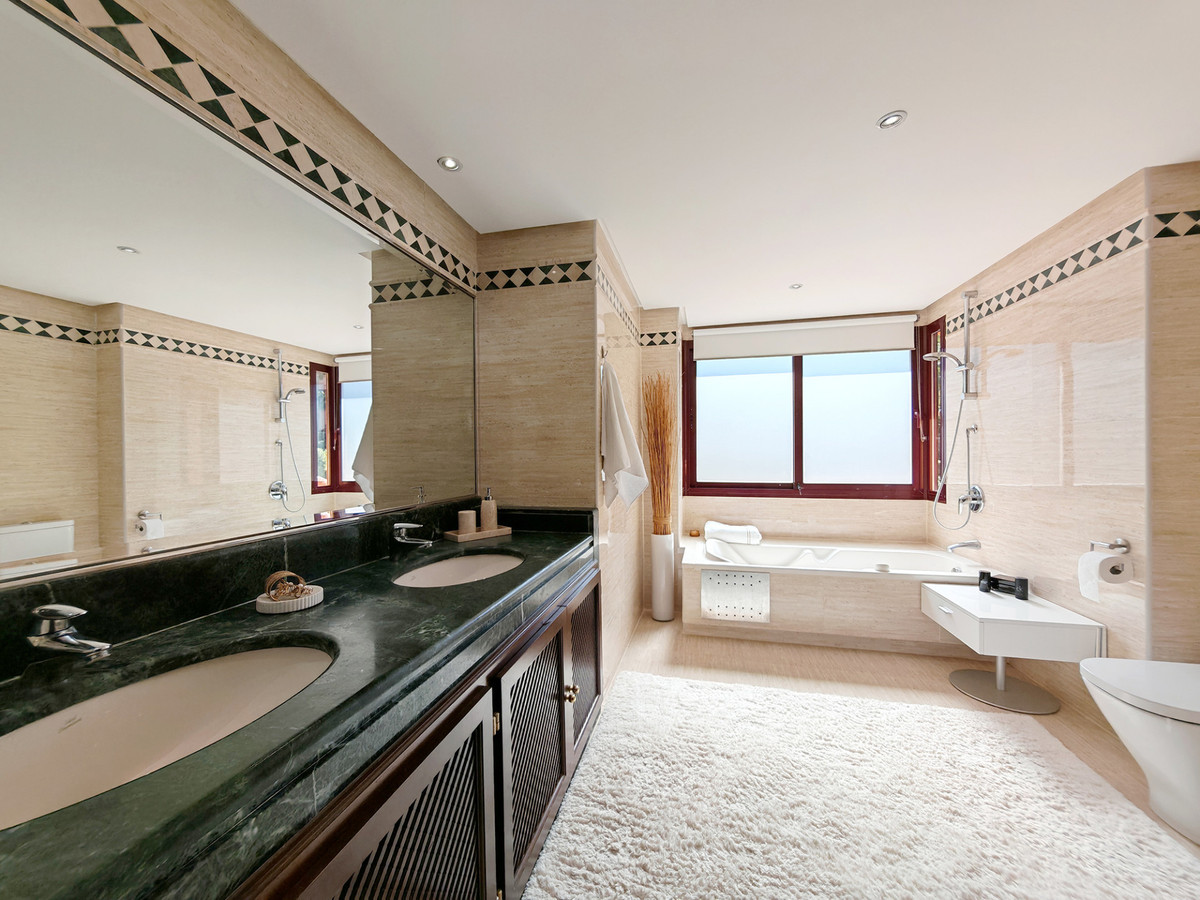 3 Bed Apartment for sale in La Mairena Costa Del Sol, Málaga, Spain