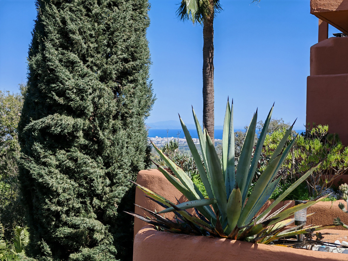 3 Bed Apartment for sale in La Mairena Costa Del Sol, Málaga, Spain