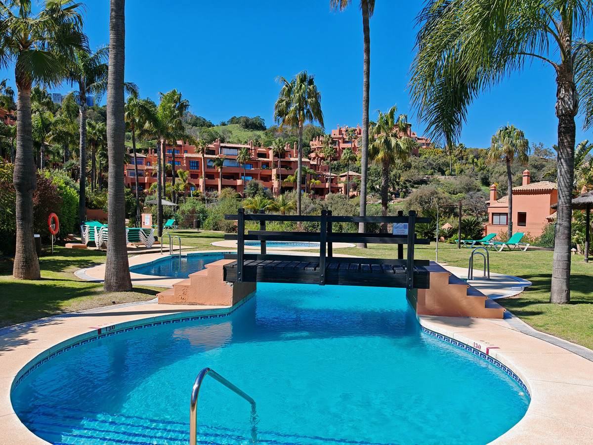 3 Bed Apartment for sale in La Mairena Costa Del Sol, Málaga, Spain