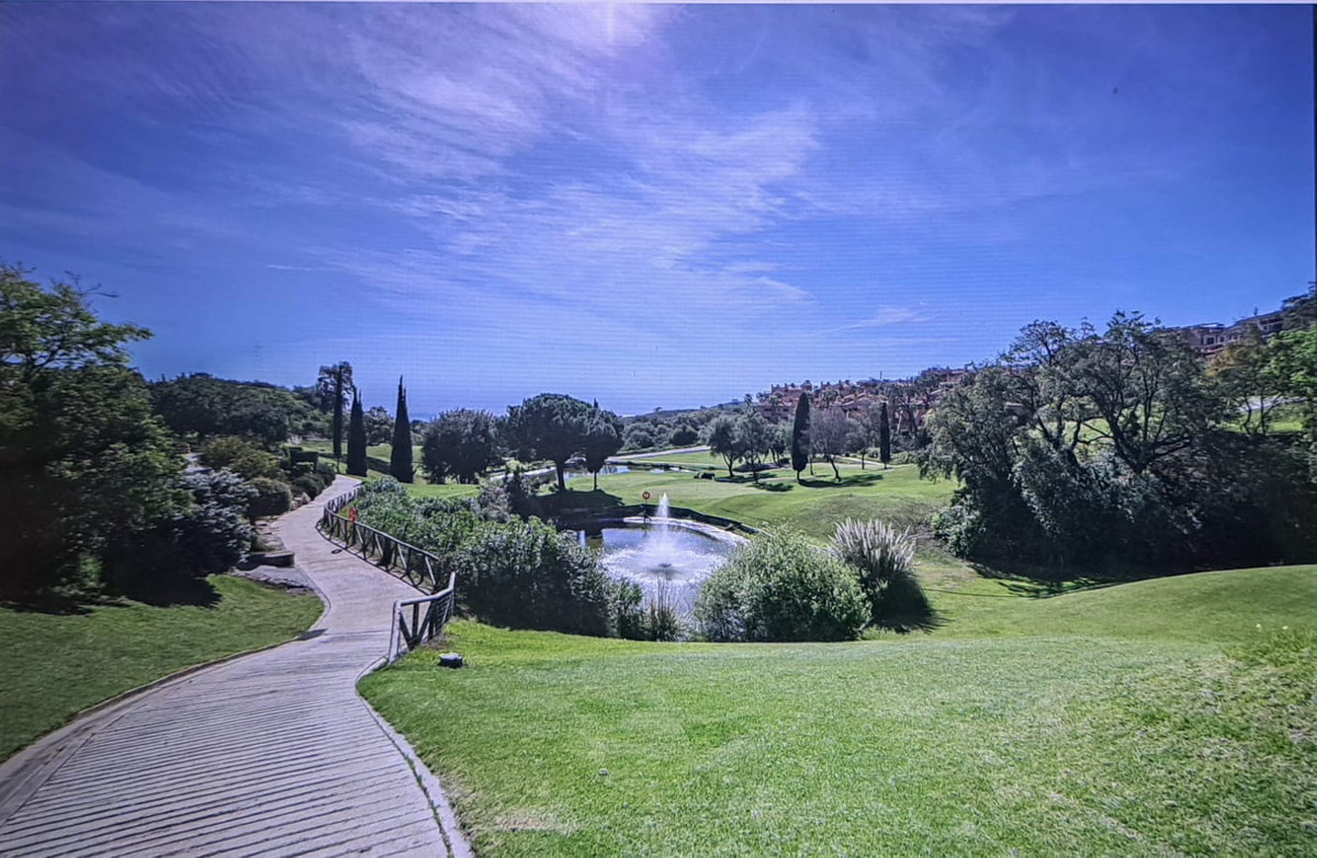 3 Bed Apartment for sale in La Mairena Costa Del Sol, Málaga, Spain