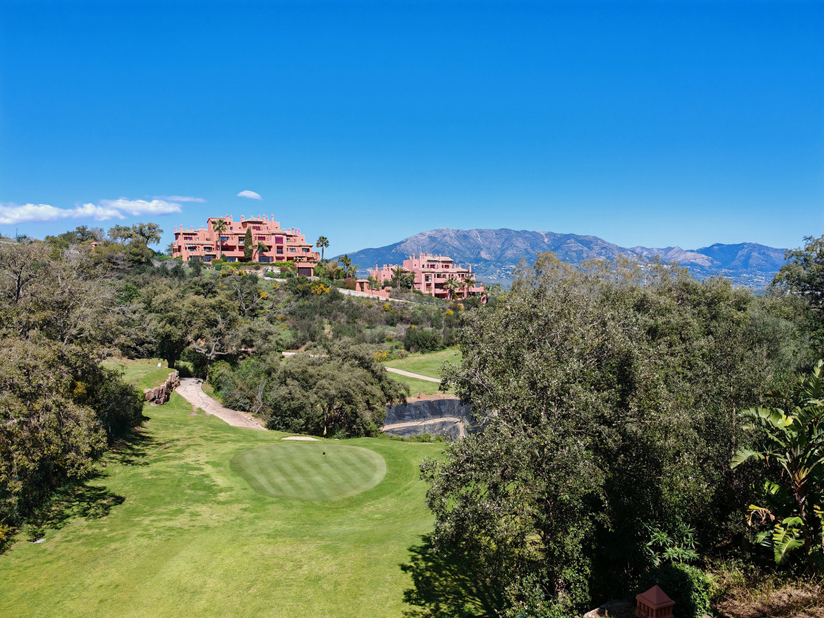 3 Bed Apartment for sale in La Mairena Costa Del Sol, Málaga, Spain