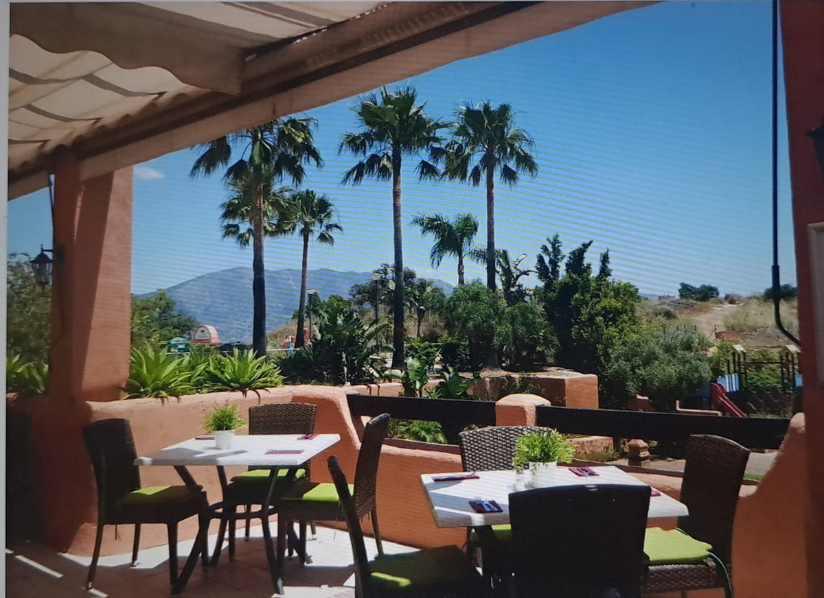 3 Bed Apartment for sale in La Mairena Costa Del Sol, Málaga, Spain