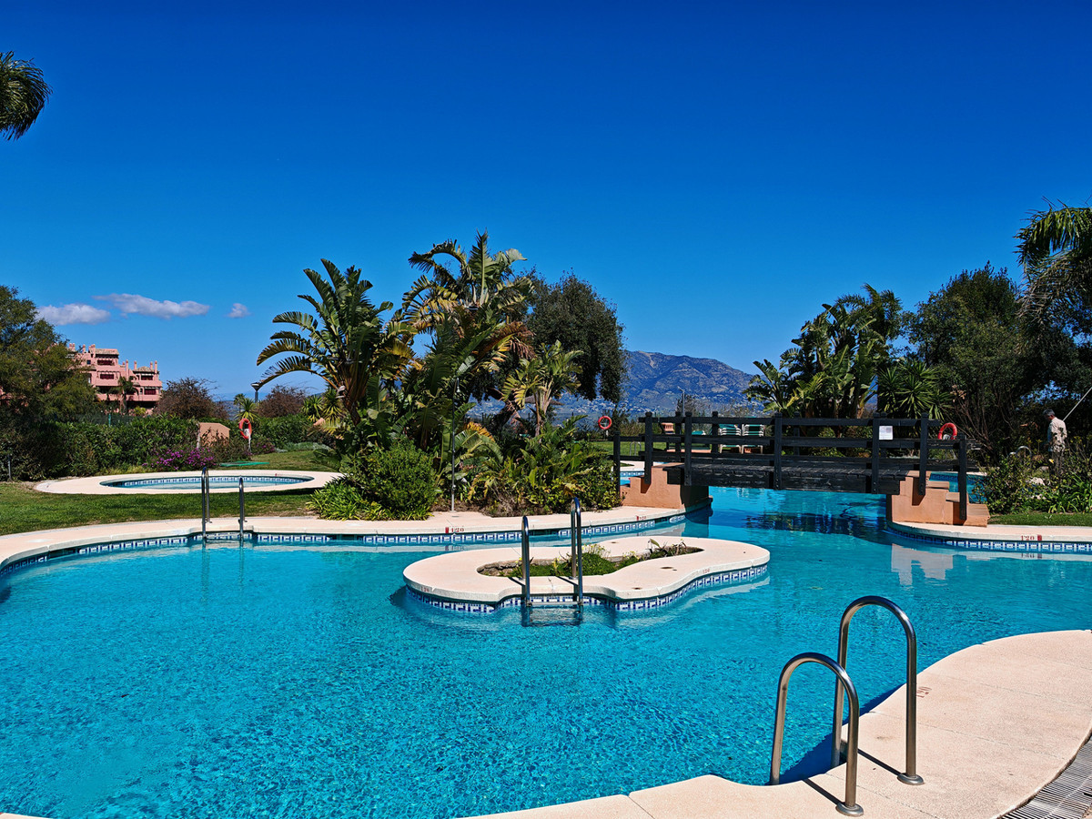 3 Bed Apartment for sale in La Mairena Costa Del Sol, Málaga, Spain